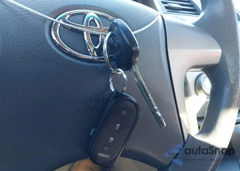 2010 Toyota Camry z USA, uszkodzony, nr VIN 4T4BF3EK4AR028382